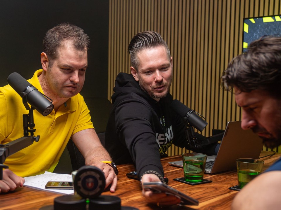Stano Benčat, Ondrej Rusnák a Boris Valábik debatujú v podcaste Hokejový BOSS.