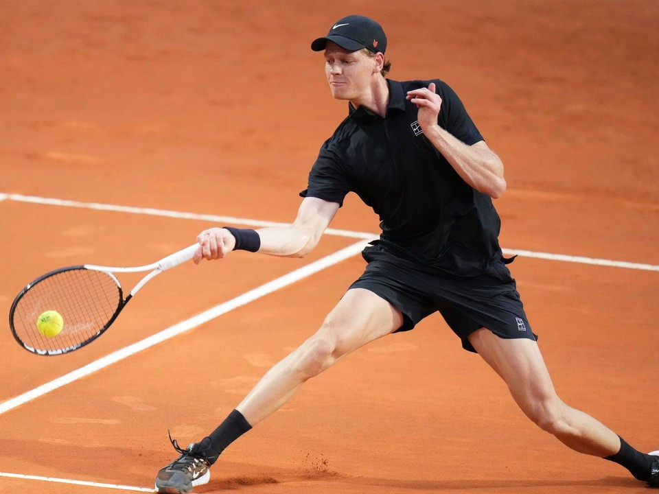 Taliansky tenista Jannik Sinner vo štvrťfinále turnaja ATP Rím 2025.
