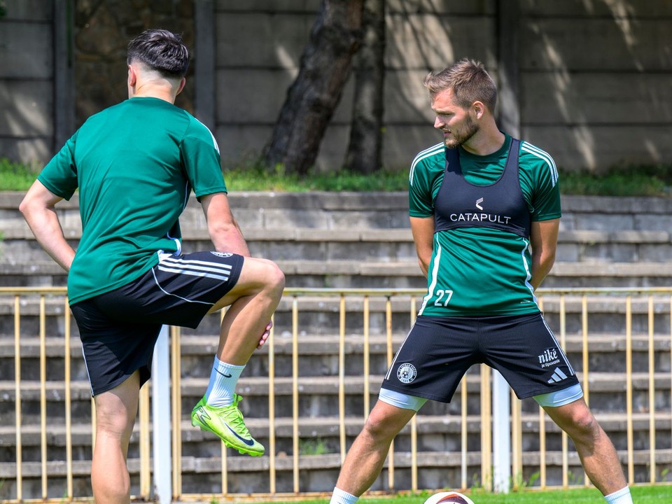Roman Begala a Juraj Kotula počas prvého tréningu, ktorým odštartovali letnú prípravu na novú sezónu Niké ligy.