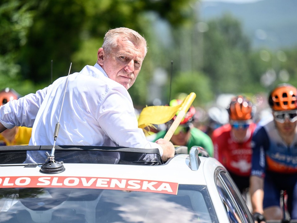 Riaditeľ pretekov Okolo Slovenska Peter Privara pred štartom etapy.