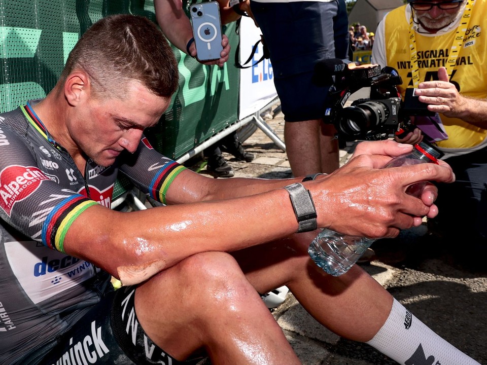 Vyčerpaný Mathieu van der Poel po šiestej etape Tour de France 2025.
