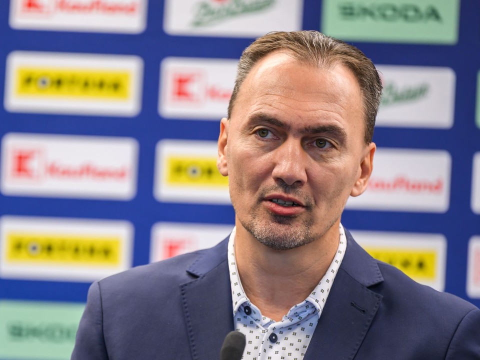 Miroslav Šatan počas tlačovej konferencie SZĽH.