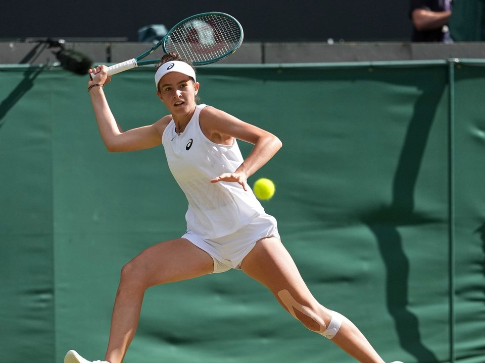 Mia Pohánková vo finále juniorskej dvojhry na grandslamovom turnaji Wimbledon 2025.