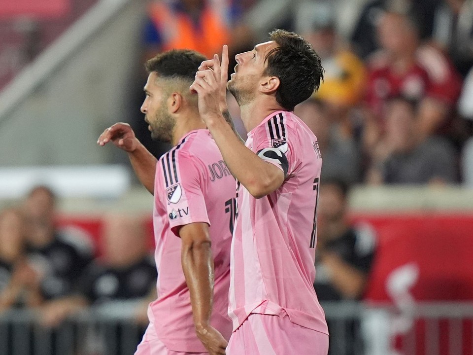 Lionel Messi oslavuje gól do siete New York Red Bulls.