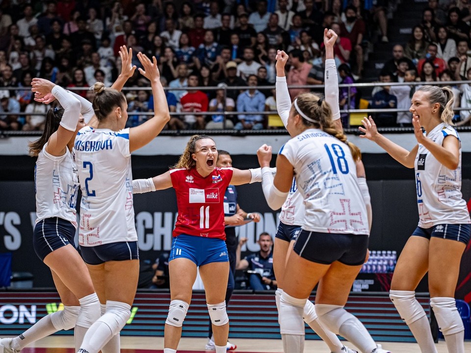 Slovenské volejbalistky sa tešia počas MS v Thajsku 2025.