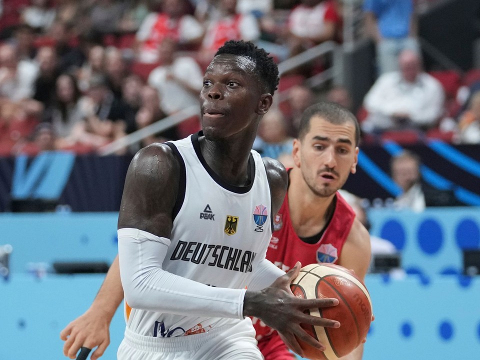 Dennis Schroder a Diogo Gameiro.