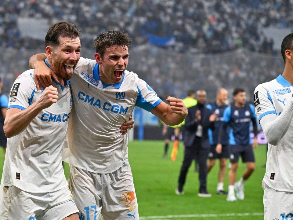 Marseille oslavuje gól. 