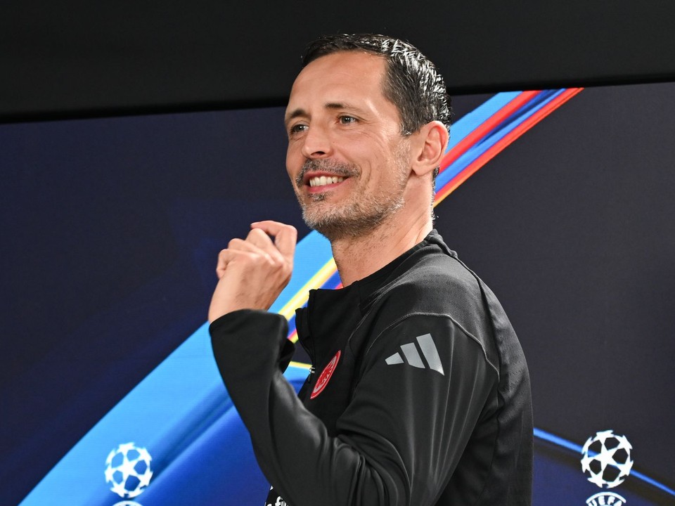 Tréner Frankfurtu Dino Toppmöller.