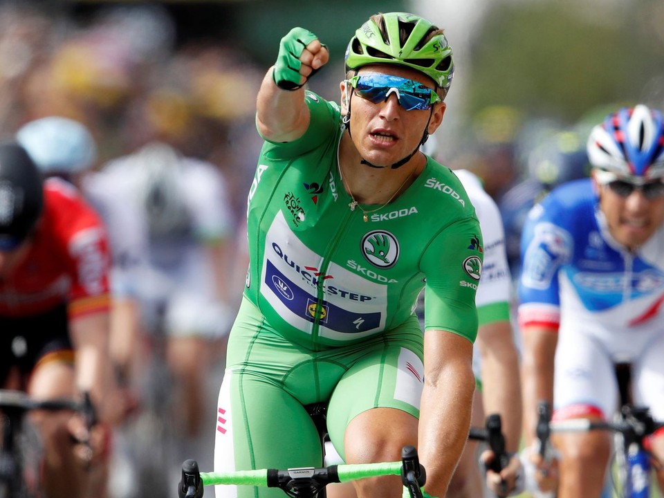 Nemecký šprintér Marcel Kittel vyhráva etapu na Tour de France 2017. 