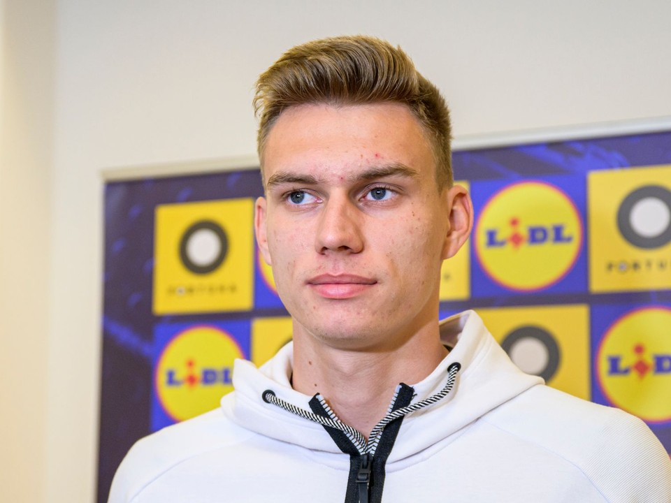 Adam Hrdina počas mediálneho brífingu slovenskej futbalovej reprezentácie do 21 rokov.
