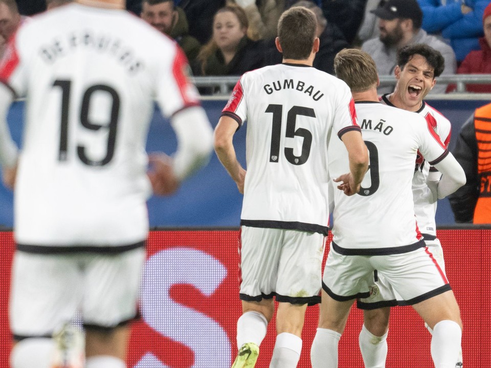 Rayo Vallecano oslavuje gól.