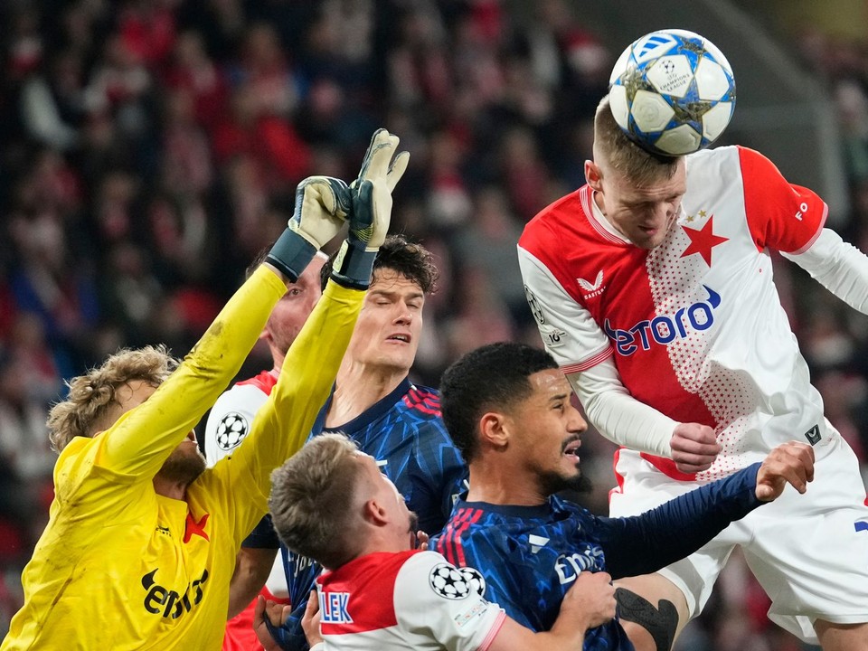 Momentka zo zápasu Ligy majstrov medzi Slaviou Praha a Arsenalom.