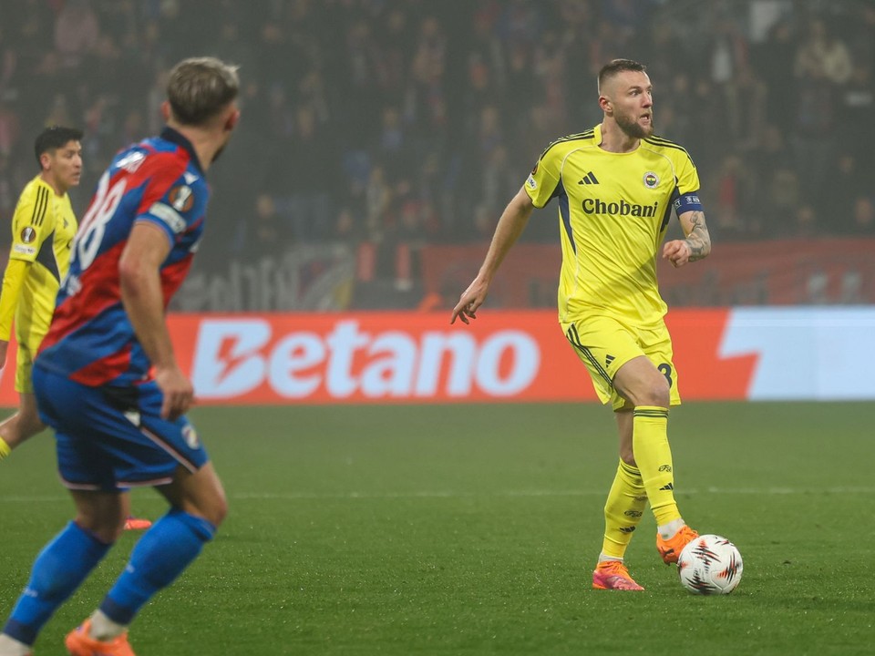 Milan Škriniar počas zápasu Európskej ligy Viktoria Plzeň - Fenerbahce Istanbul.