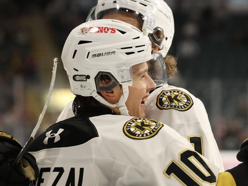 Tomáš Pobežal oslavuje gól. 