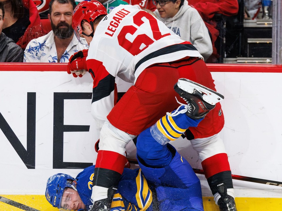 Jack Quinn a Charles Alexis Legault.