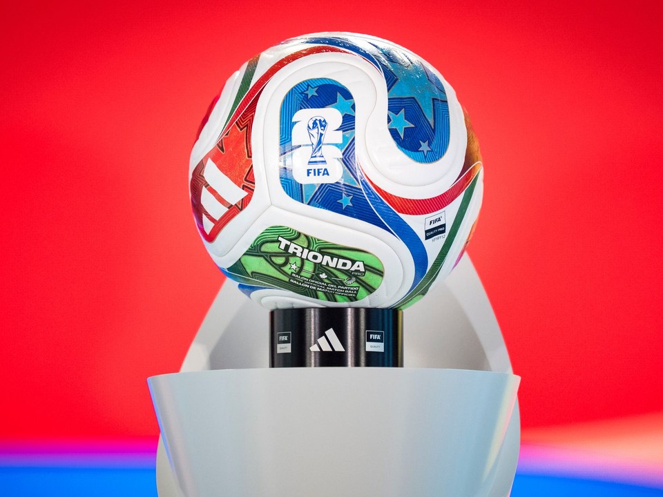 Oficiálna futbalová lopta MS 2026 s názvom Trionda.