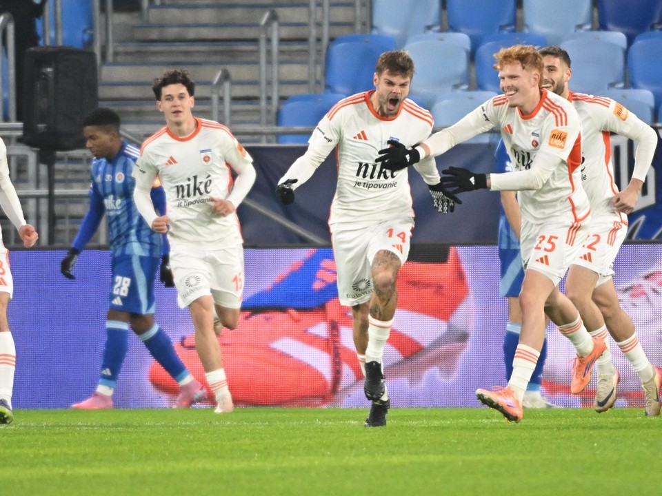 Na snímke kapitán Ružomberka Jan Hladík (uprostred).