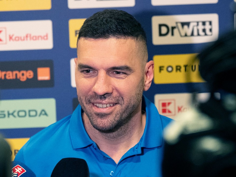 Na snímke tréner slovenskej hokejovej reprezentácie do 20 rokov Peter Frühau.
