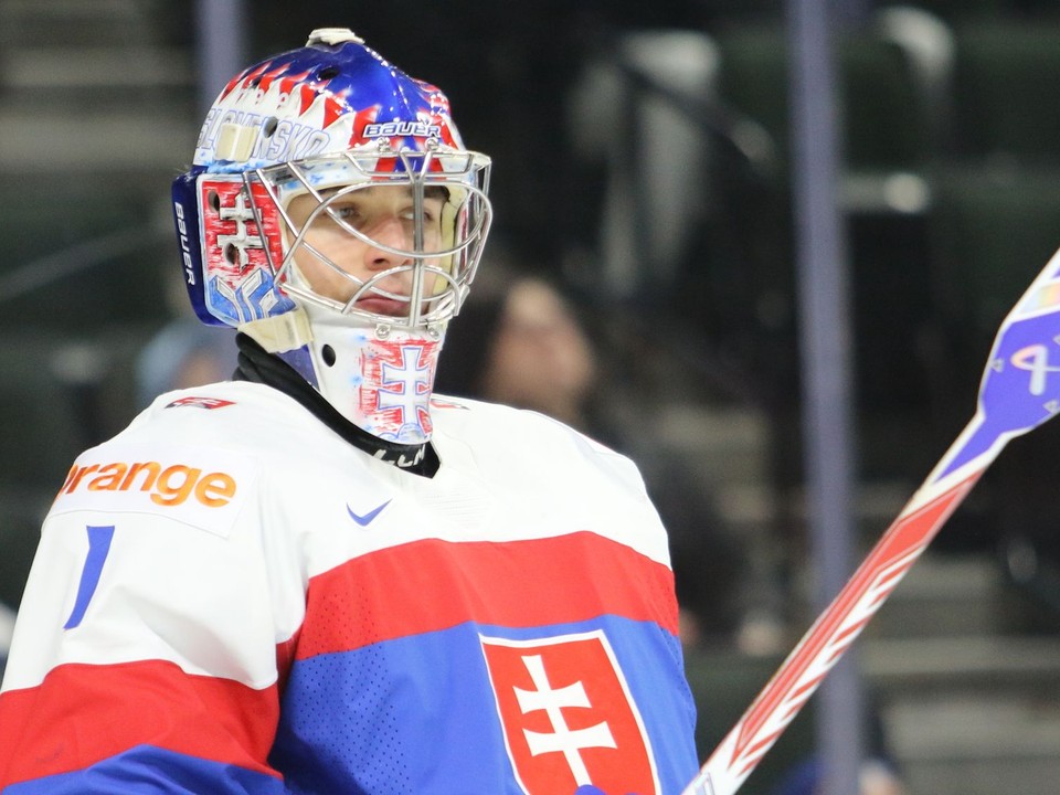 Brankár Michal Prádel v zápase Slovensko - Nemecko na MS v hokeji hráčov do 20 rokov 2026.