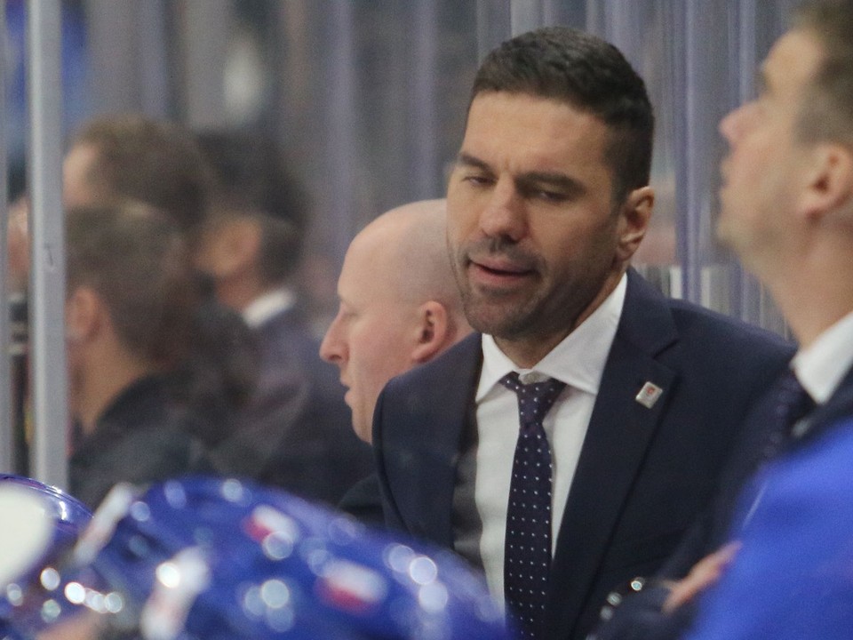 Tréner Peter Frühauf v zápase Slovensko - Nemecko na MS v hokeji hráčov do 20 rokov 2026.