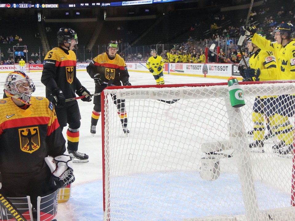 Fotka zo zápasu Švédsko - Nemecko na MS v hokeji hráčov do 20 rokov 2026.