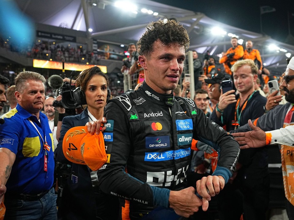 Lando Norris oslavuje zisk majstrovského titulu.