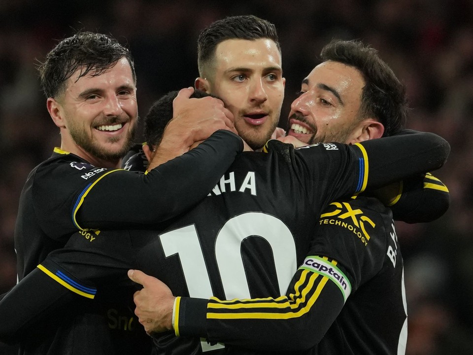 Hráči tímu Manchester United sa radujú z gólu v zápase 15. kola anglickej Premier League Wolverhampton Wanderers - Manchester United.