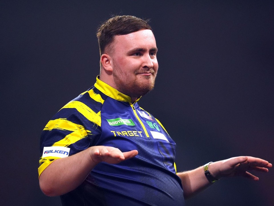 Luke Littler počas MS v šípkach 2026.