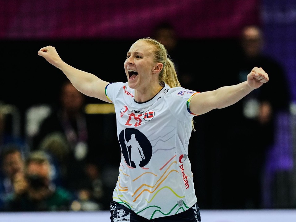 Henny Ella Reistad z Nórska oslavuje po strelení gólu.