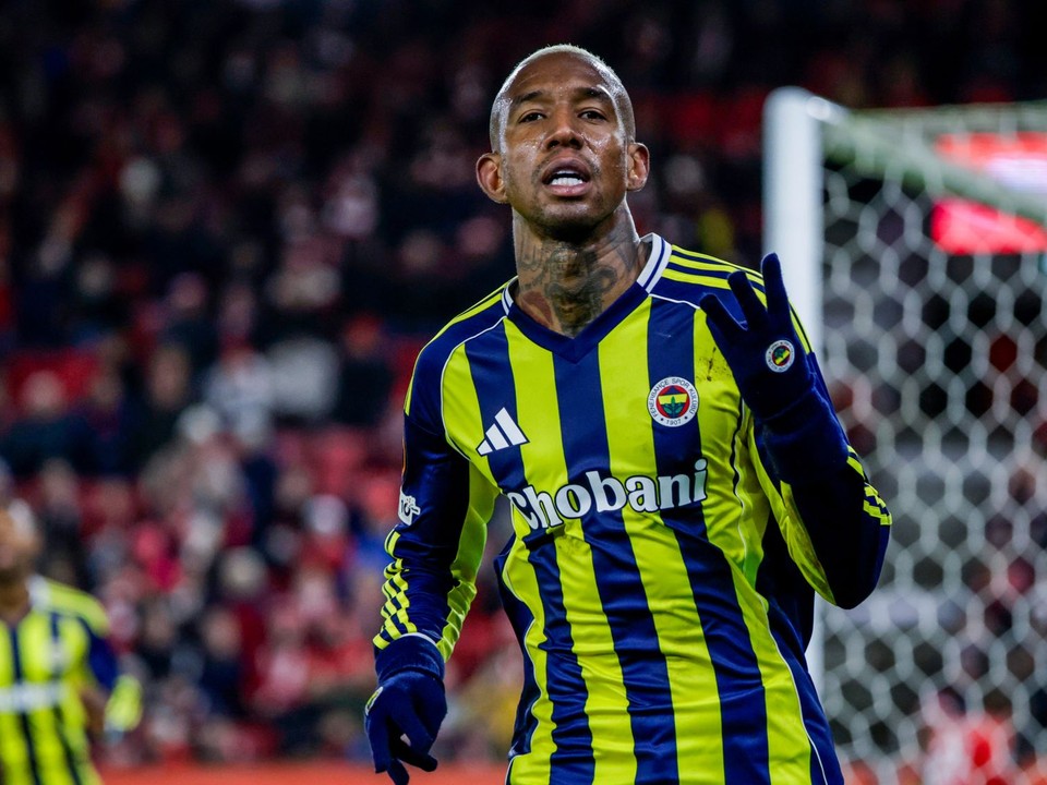 Anderson Talisca oslavuje gól v sieti Brann Bergen.