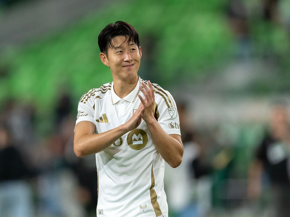Útočník Los Angeles FC Son Heung-Min oslavuje víťazstvo nad Austin FC počas kola play-off Západnej konferencie MLS.