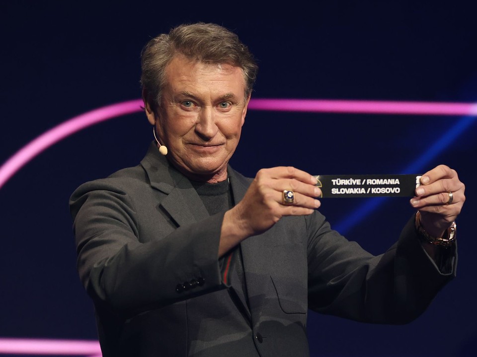 Wayne Gretzky počas žrebu MS 2026.