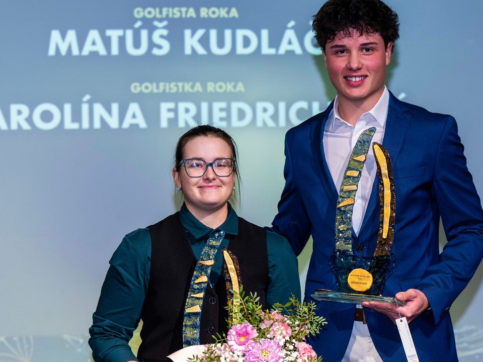 Ocenená golfistka roka Karolína Friedrichová a ocenený golfista roka Matúš Kudláč počas odovzdávania ocenení Golfista roka 2025.