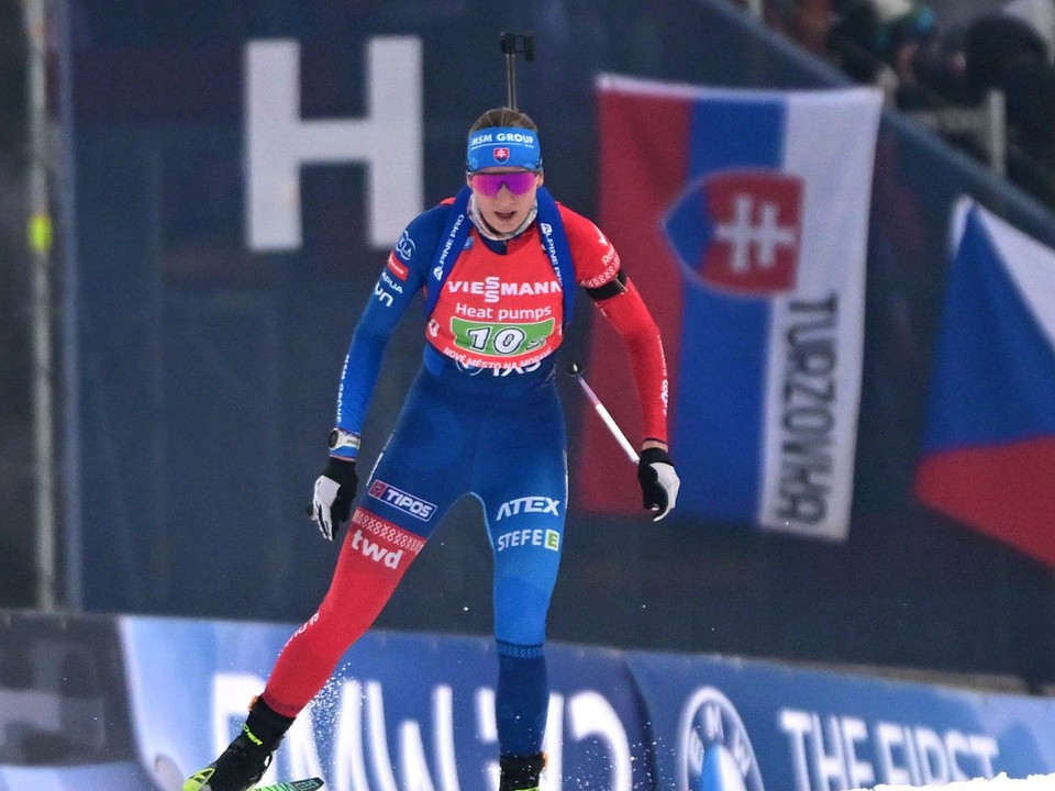 Slovenská biatlonistka Anastasia Kuzminová počas miešanej štafety na 4x6 km.