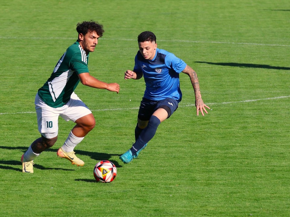 Marcel Marík (10) v stretnutí 4. kola 5. ligy JV ZsFZ Dvory nad Žitavou – Kolárovo (0:0).