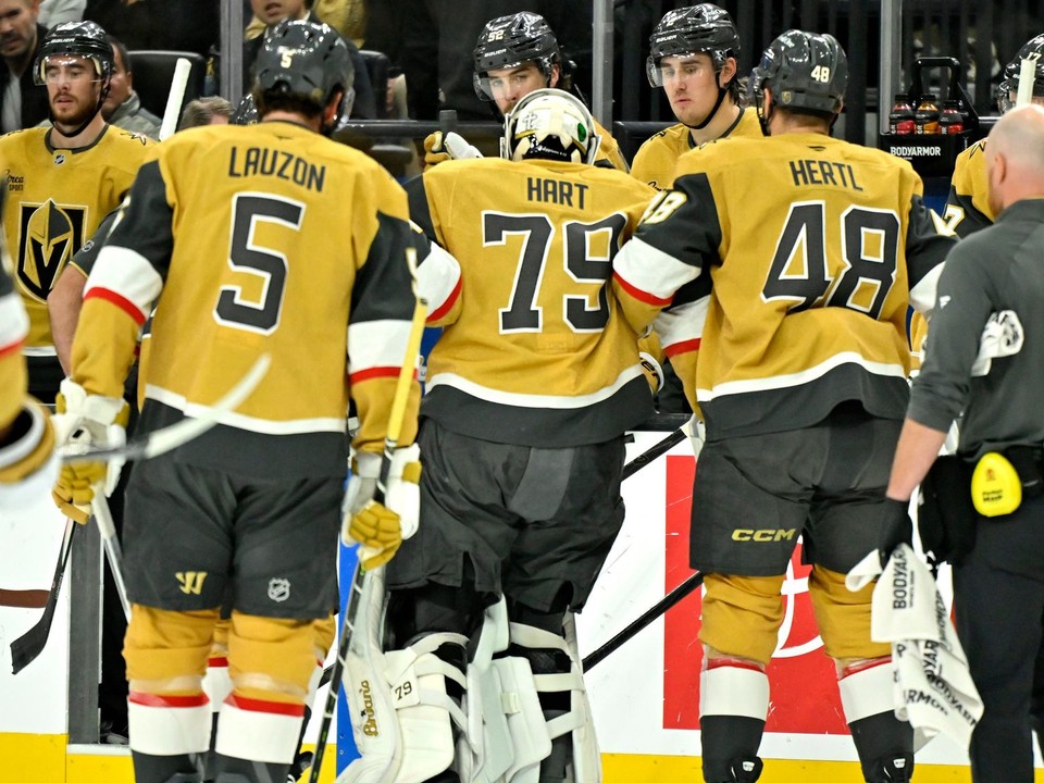 Carter Hart utrpel zranenie.