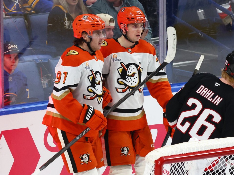 Leo Carlsson a Ian Moore.