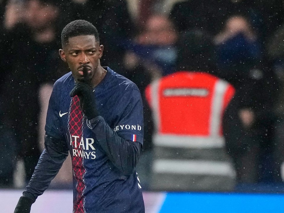 Ousmane Dembélé oslavuje gól.