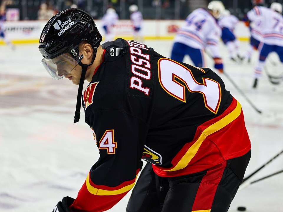 Martin Pospíšil odohral prvý zápas sezóny v drese Calgary Wranglers.