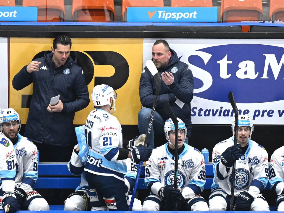 Na snímke lavička Nitry počas zápasu.