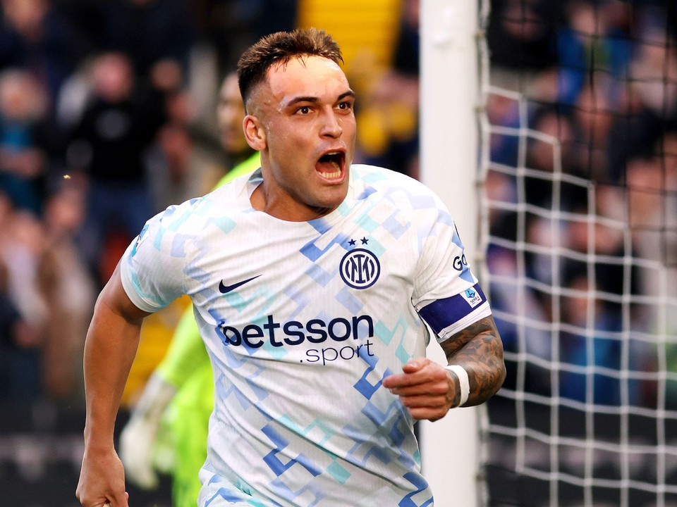 Lautaro Martinez sa teší z gólu v drese Interu Miláno.