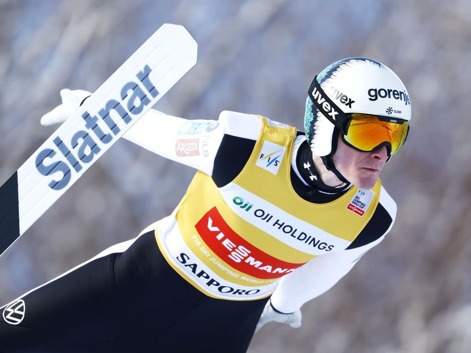 Slovinský skokan na lyžiach Domen Prevc.