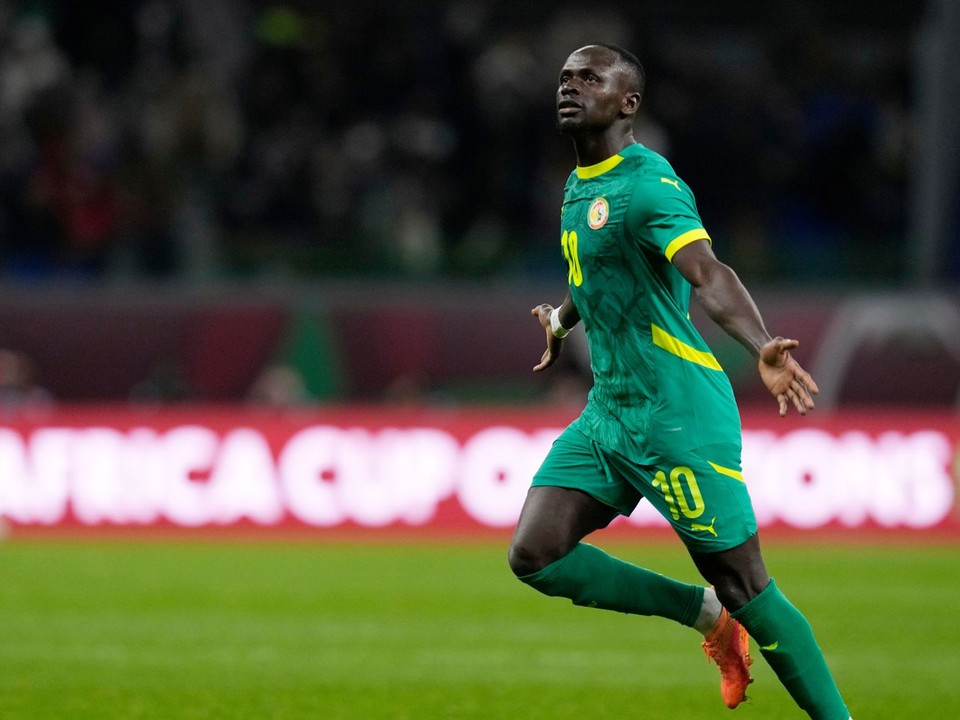 Sadio Mane oslavuje gól proti Egyptu.