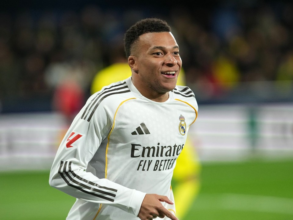 Kylian Mbappé oslavuje gól do siete Villarrealu.