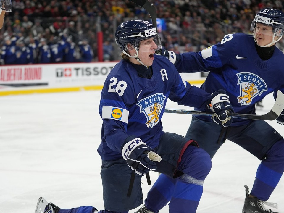 Heikki Ruohonen (28) oslavuje gól do siete USA.