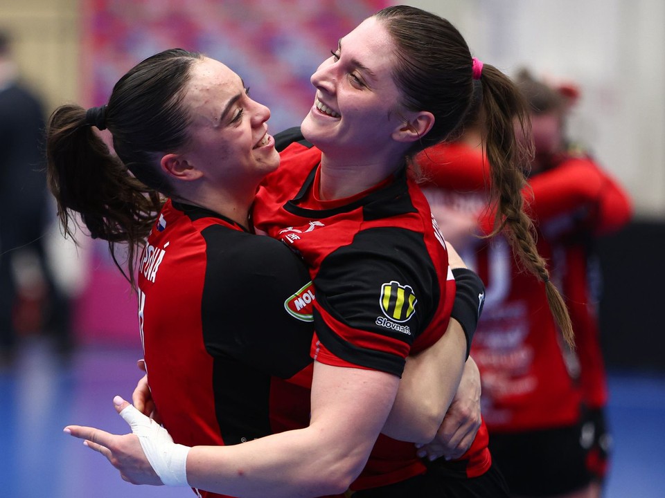 Radosť hráčok Šale po víťazstve 
