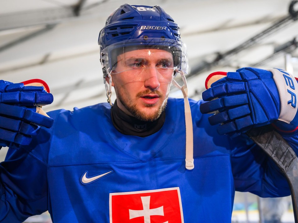 Pavol Regenda po tréningu Slovenska pred štartom hokejového turnaja na ZOH 2026 v Miláne. 
