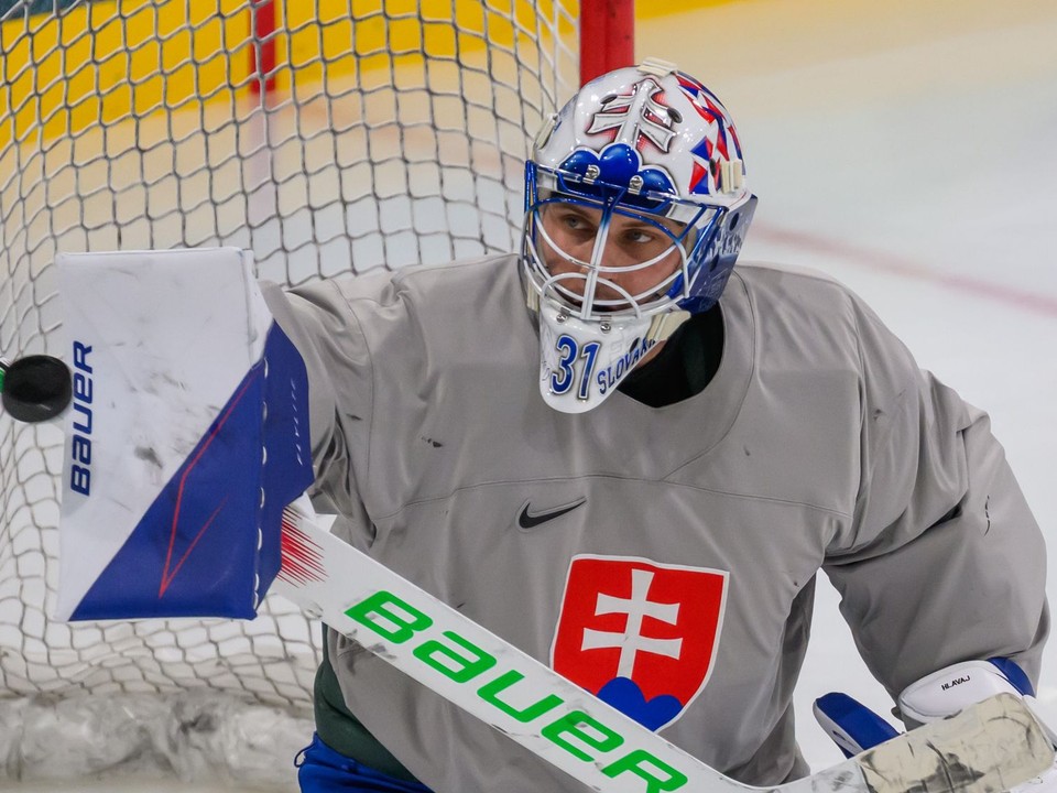 Samuel Hlavaj počas tréningu slovenskej hokejovej reprezentácie.