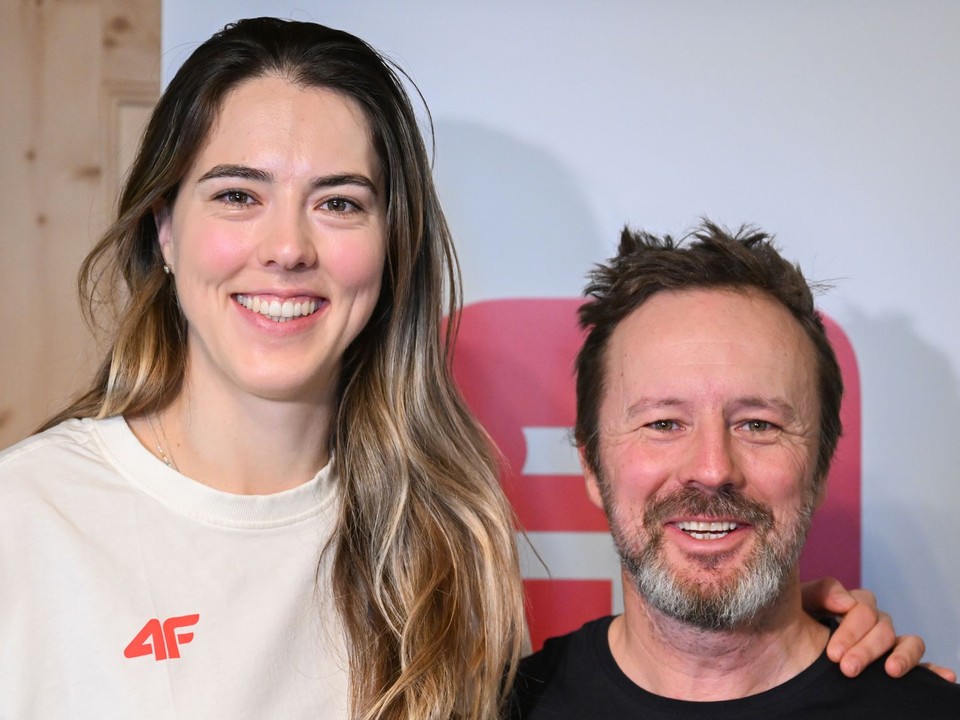 Petra Vlhová a tréner Matej Gemza po brífingu s novinármi počas ZOH 2026.