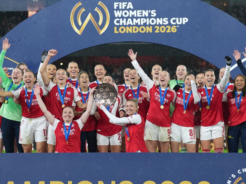 Futbalistky Arsenalu sa tešia z víťazstva.